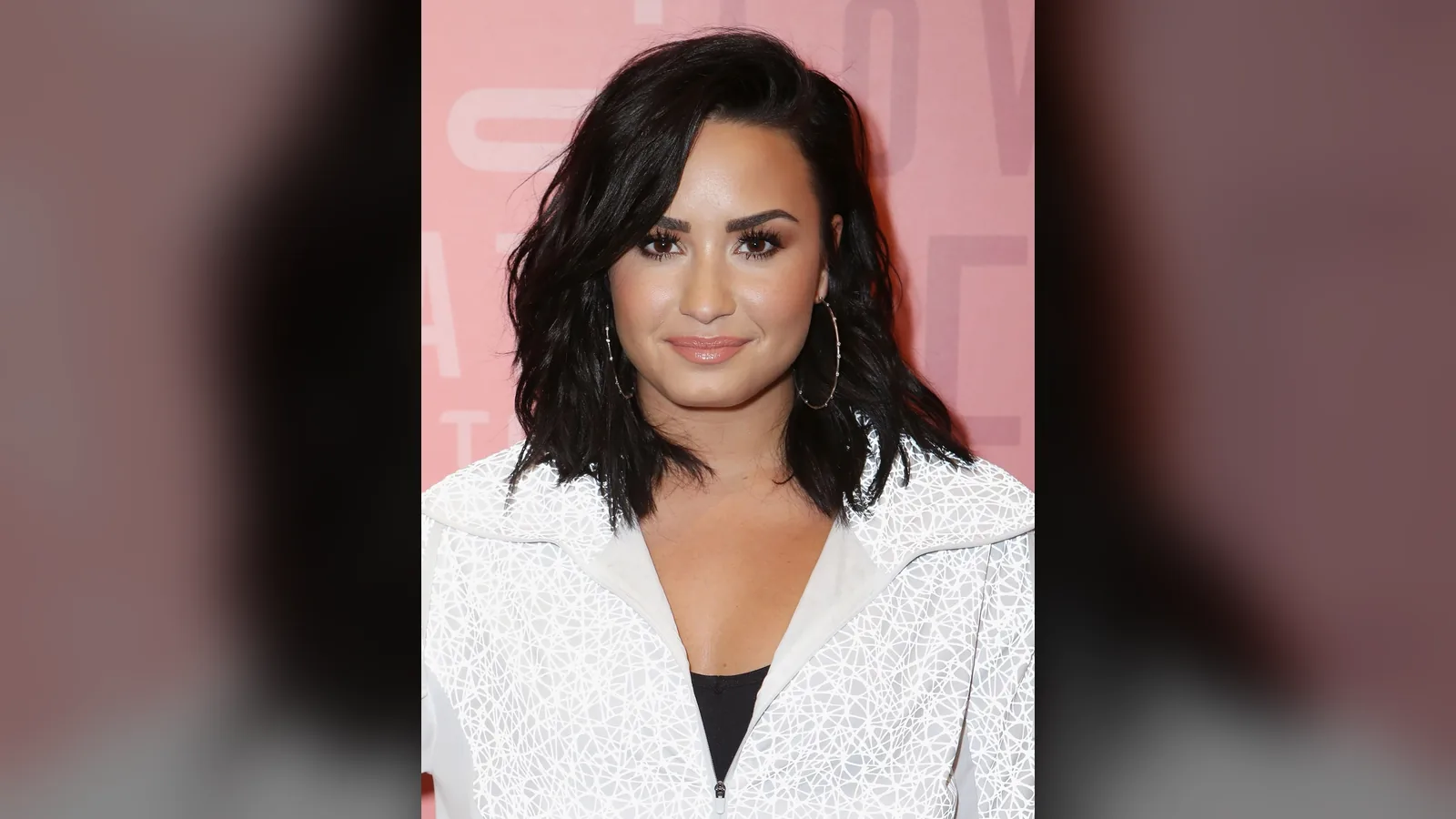 Demi Lovato se mete de lleno al rock con su nuevo álbum «Holy Fvck»