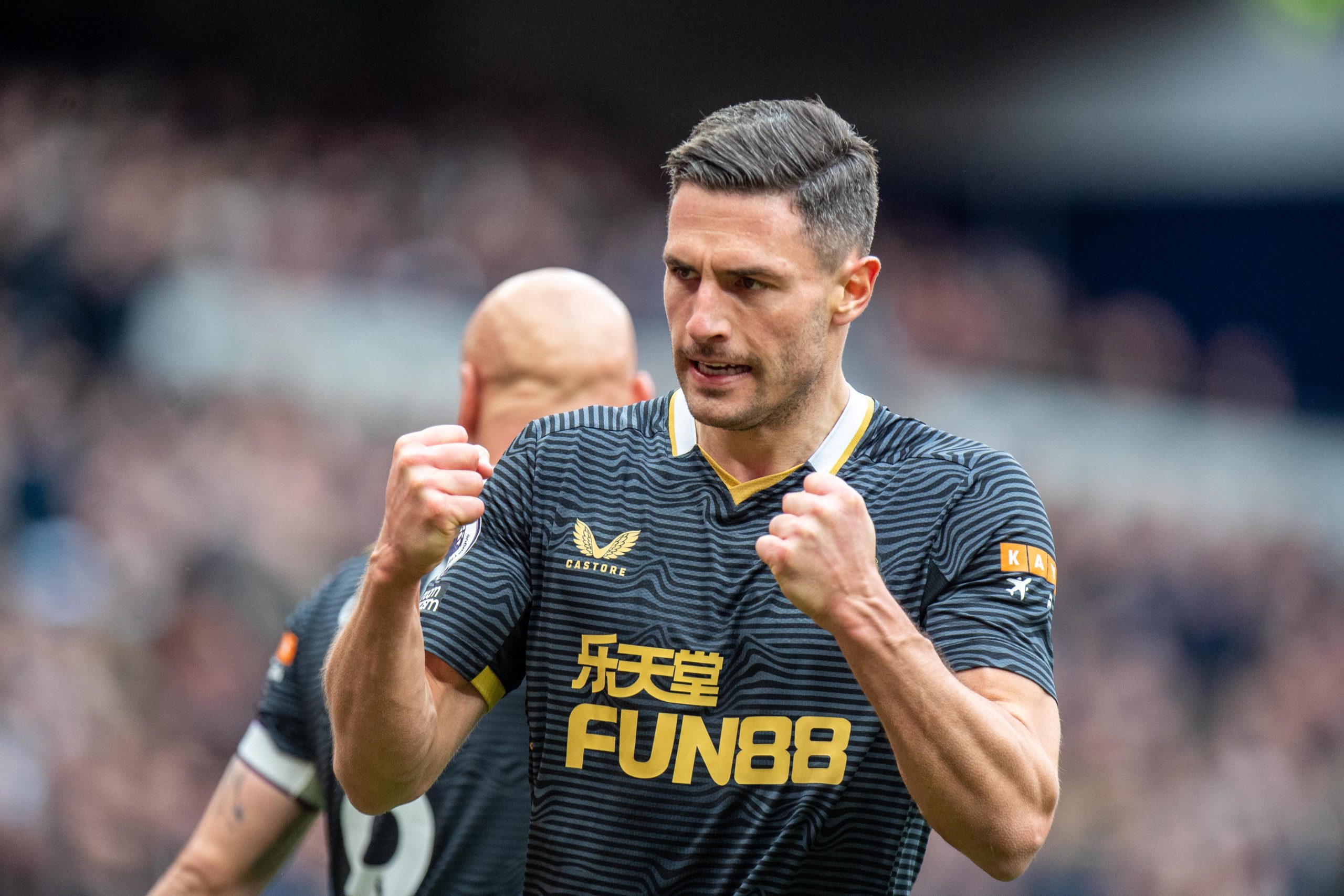 Fabian Schär Celebrando