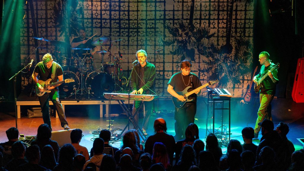 Material del evento: Between The Buried and Me