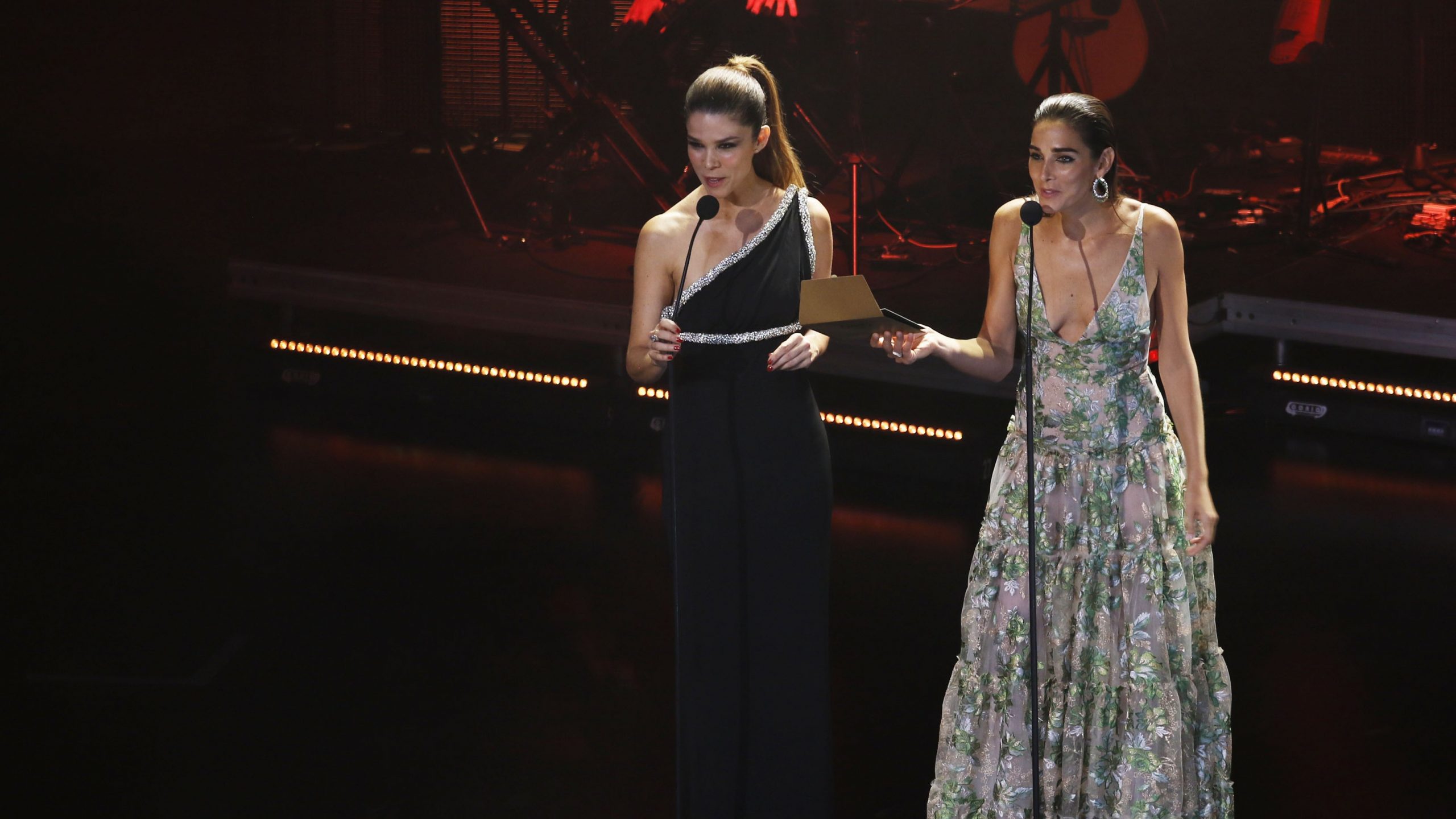Juana Viale recibe a Iván Noble, figuras de Margarita y Ludovica Squirru
