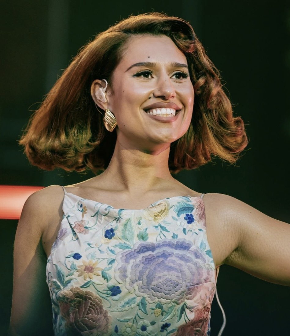 RAYE en Lollapalooza Argentina 2027: quién es, sus discos y qué esperar de su show