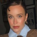 Brenda Gandini reinventa el estilo preppy con un look ideal para el frío