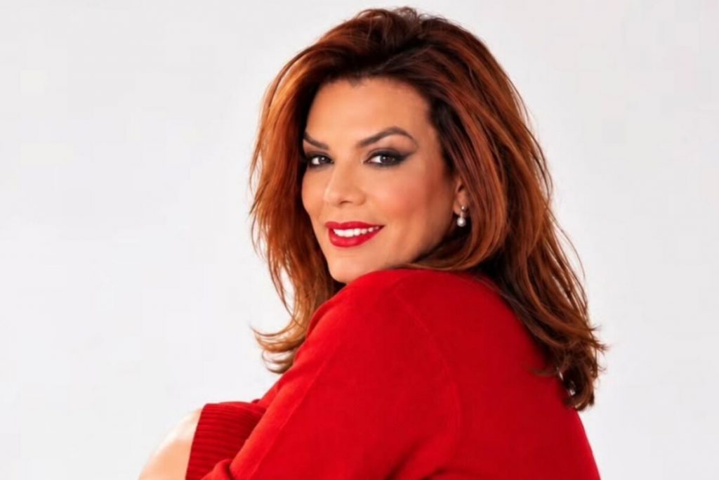 Costa Okis compartió una foto retro de su infancia y una confesión emotiva
