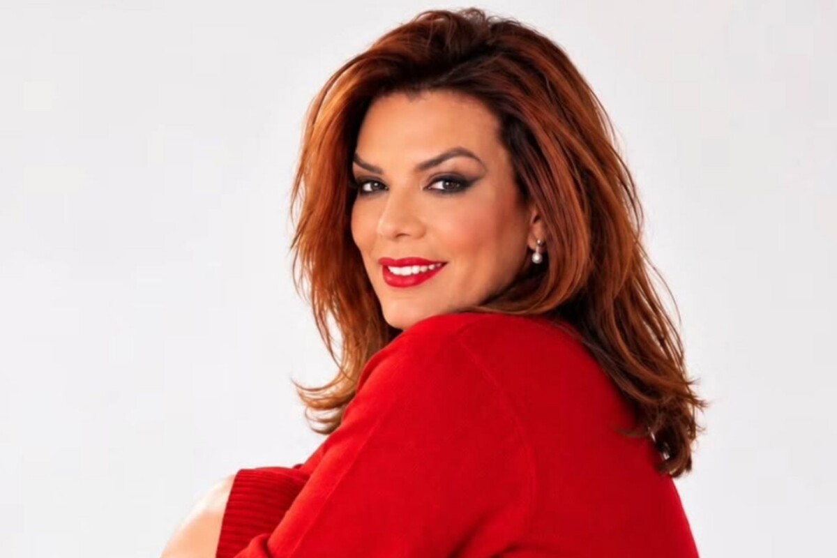 Costa Okis compartió una foto retro de su infancia y una confesión emotiva