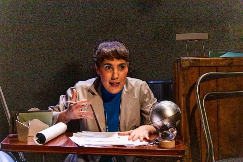 Estrellada: unipersonal sobre ciencia y traición en Villa Crespo