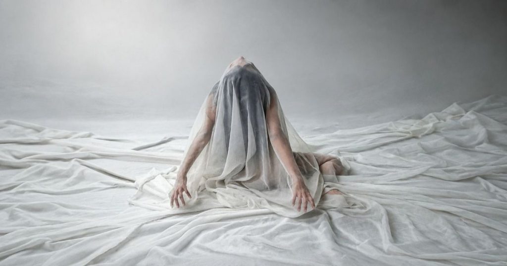 “Liturgia de Pureza” llega a la Sala Mecano con una reflexión sobre mandatos y libertad