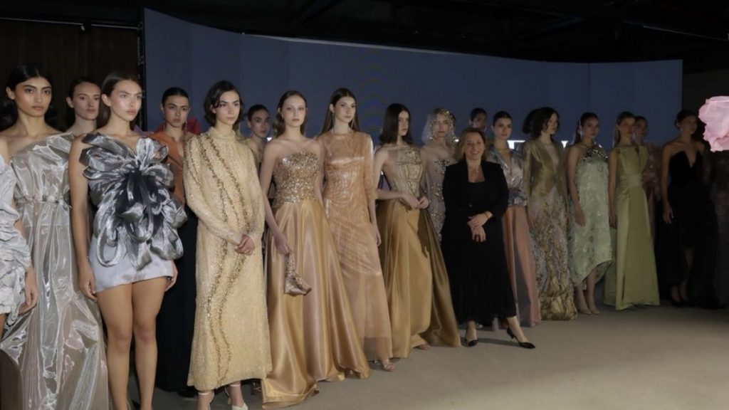 Nuria Bueno florece en Casa Lucía con su colección de alta costura ANTEA