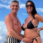 Santiago Martella anunció que será papá: vacaciones en el Caribe y pancita al aire