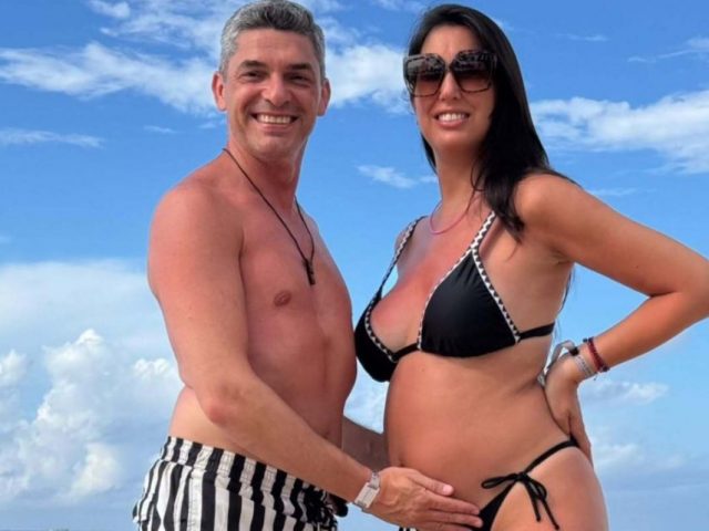 Santiago Martella anunció que será papá: vacaciones en el Caribe y pancita al aire