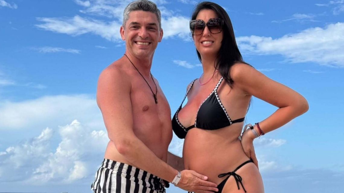 Santiago Martella anunció que será papá: vacaciones en el Caribe y pancita al aire