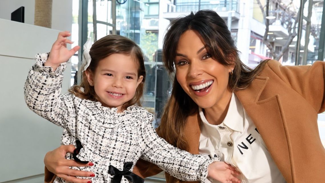 Sarah Burlando sorprendió a Barby Franco con una torta casera por su cumpleaños