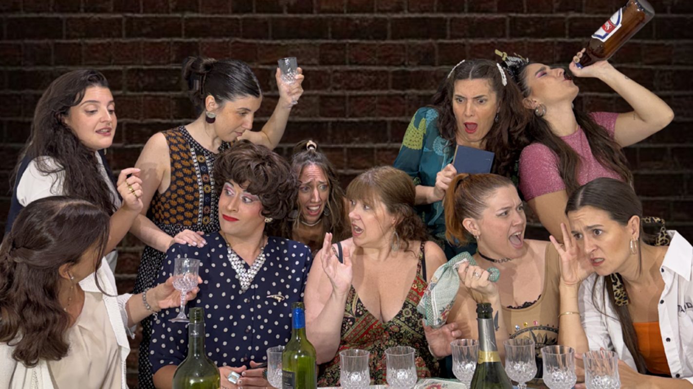 Familia, sustantivo femenino — Teatro La Comedia